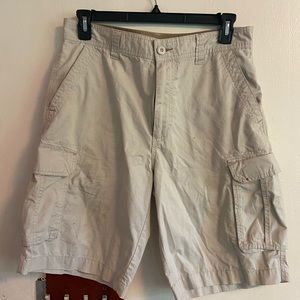 Men’s khaki cargo shorts size 34